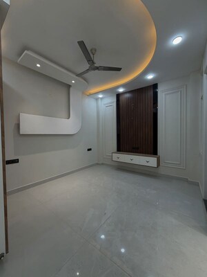 Room in 5 BHK Builder Floor at Saket – for Sale