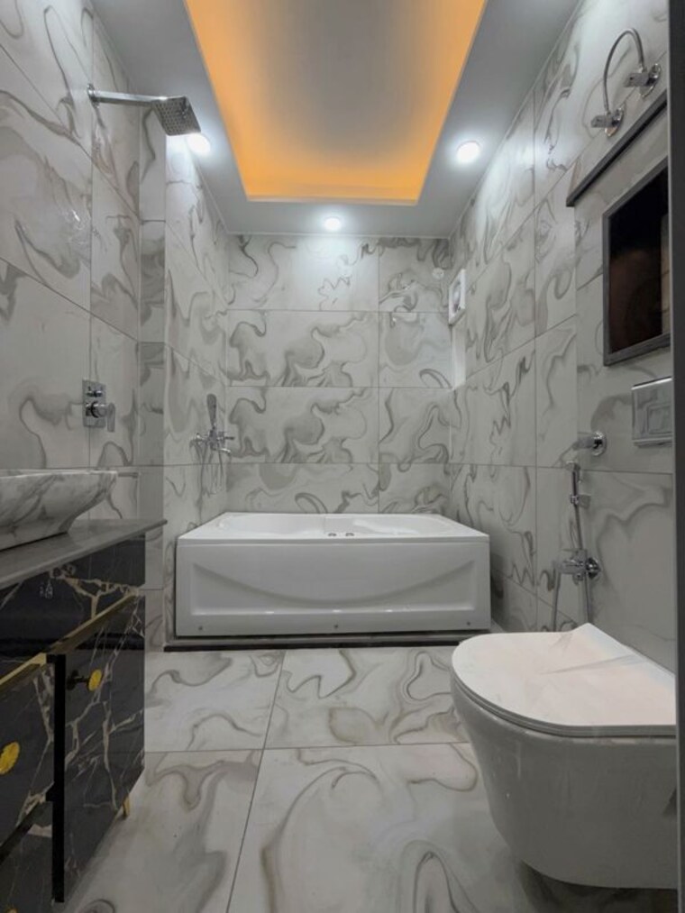Bathroom, saket 5 Bedroom 320 Sq.Yd. Builder Floor In Saket Delhi 10610322