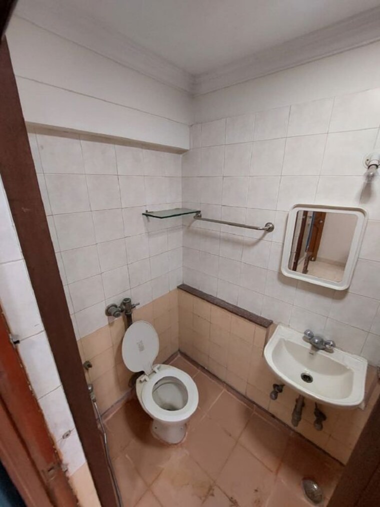 Bathroom, bandra west 2 Bedroom 700 Sq.Ft. Apartment In Bandra West Mumbai 10610329