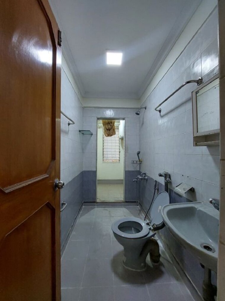 Bathroom, bandra west 2 Bedroom 700 Sq.Ft. Apartment In Bandra West Mumbai 10610329