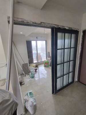 Room in 2 BHK Apartment at Dosti Mezzo 22, Sion East – for Rent
