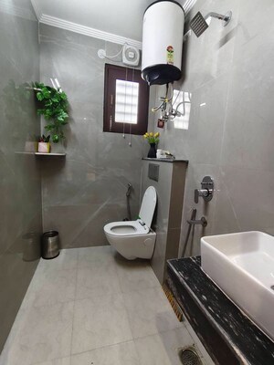 Team Area in 1 BHK Builder Floor at Saket – for Rent