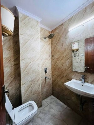 Bathroom in 1 BHK Builder Floor at Saket – for Rent