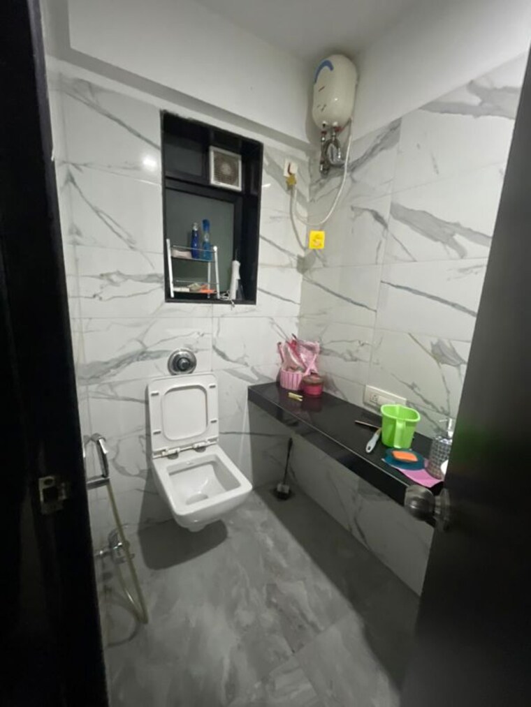 Bathroom, hubtown-hill-crest 2 Bedroom 950 Sq.Ft. Apartment In Andheri East Mumbai 10610481