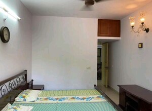 Bedroom in 2 BHK Apartment at Hazratganj – for Rent