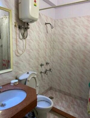 Bathroom in 2 BHK Apartment at Hazratganj – for Rent