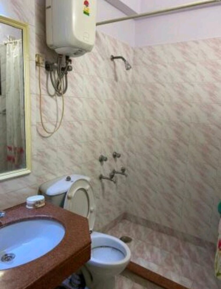 Bathroom, hazratganj 2 Bedroom 1300 Sq.Ft. Apartment In Hazratganj Lucknow 10610501