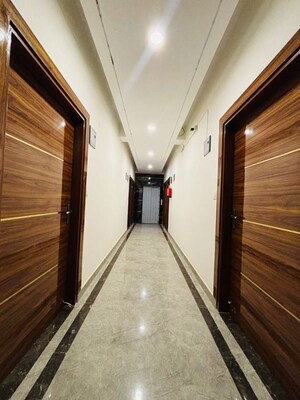 Building Lobby in 1 RK Builder Floor at Sector 39 – for Rent
