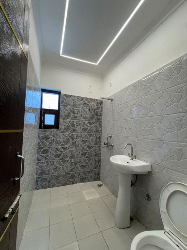 Bathroom, ms-enclave-zirakpur 2 Bedroom 1020 Sq.Ft. Apartment In Dhakoli Zirakpur 10610510
