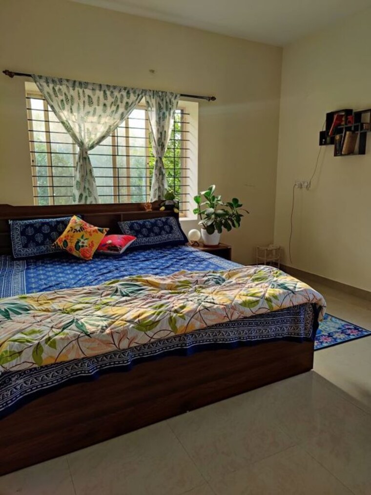 Bedroom, vineet khand 1 Pg For Girls In Vineet Khand 1 10610534