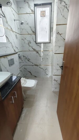 Bathroom in 1 BHK Builder Floor at Sector 38 – for Rent