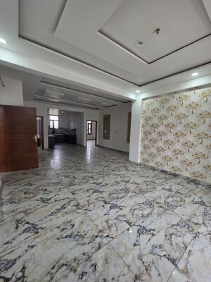  Shop For Rent in Gods Gift Tower Bandra, Bandra West