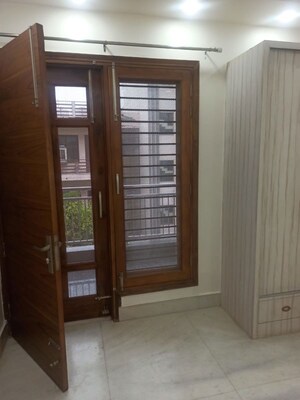 Room in 3 BHK Builder Floor at Sector 45 – for Rent