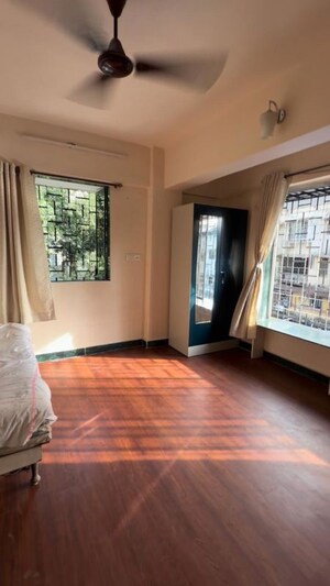 Room in 1.5 BHK Apartment at Shilpa Apartment Santacruz West, Santacruz West – for Rent