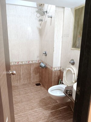 Bathroom in 1.5 BHK Apartment at Shilpa Apartment Santacruz West, Santacruz West – for Rent
