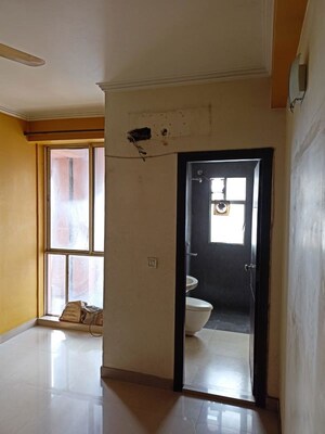 Room in 3 BHK Apartment at DLF The Wellington Estate, Dlf Phase V – for Rent