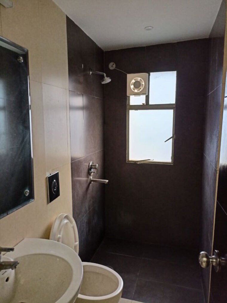 Living Room, dlf-the-wellington-estate 3 Bedroom 1400 Sq.Ft. Apartment In Dlf Phase V Gurgaon 10610772