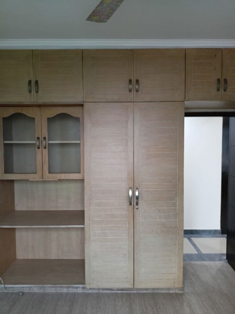 Bathroom, dlf-the-wellington-estate 3 Bedroom 1400 Sq.Ft. Apartment In Dlf Phase V Gurgaon 10610772