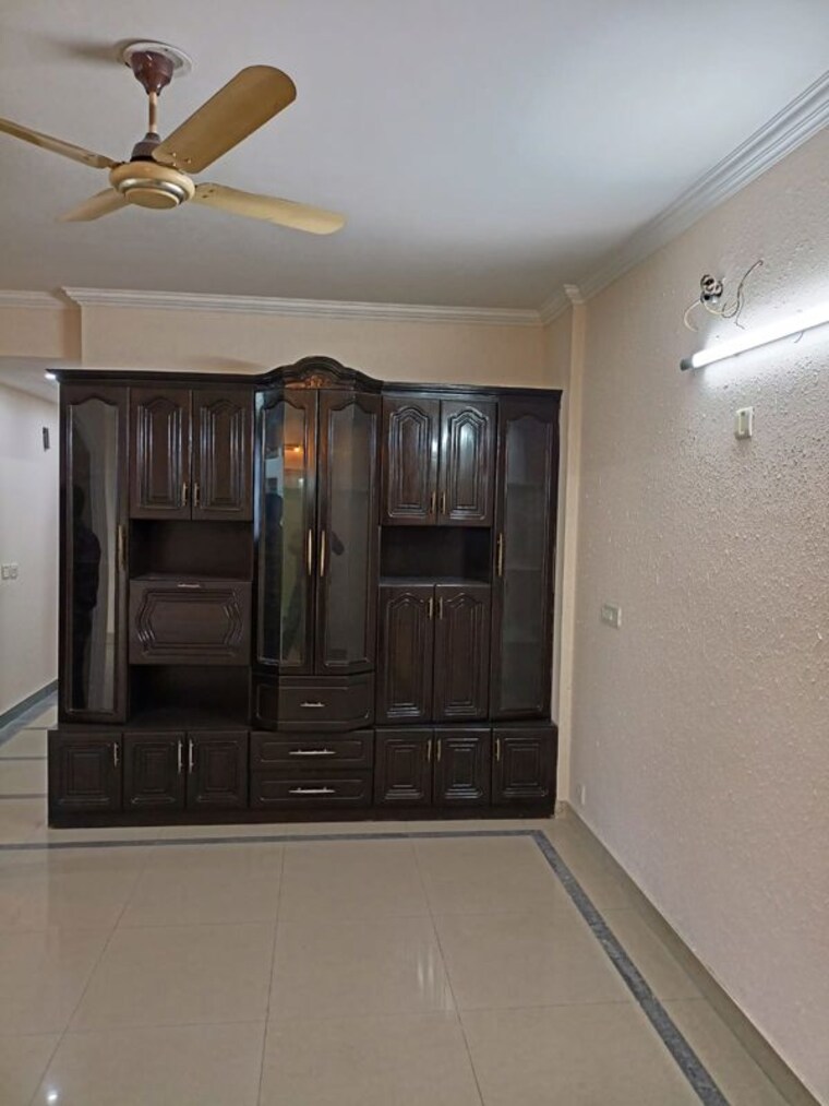 Living Room, dlf-the-wellington-estate 3 Bedroom 1400 Sq.Ft. Apartment In Dlf Phase V Gurgaon 10610772