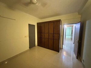 Room in 2 BHK Apartment at DLF The Princeton Estate, Dlf Phase V – for Rent
