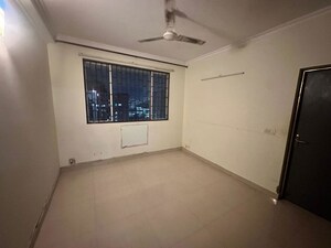 Room in 2 BHK Apartment at DLF The Princeton Estate, Dlf Phase V – for Rent