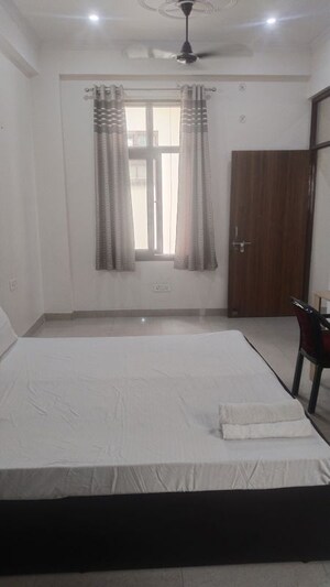 Room in 1 BHK Builder Floor at Gomti Nagar – for Rent