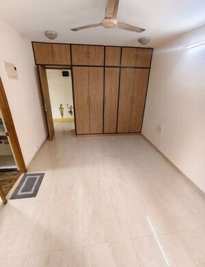 Room in 2 BHK Apartment at K Raheja Vihar, Powai – for Rent