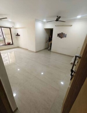 Room in 2 BHK Apartment at K Raheja Vihar, Powai – for Rent