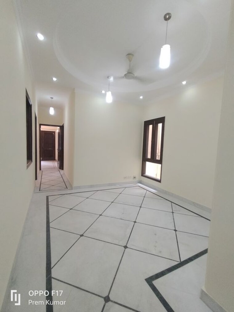 Room, amar colony 4 Bedroom 340 Sq.Yd. Apartment In Amar Colony Delhi 10610860
