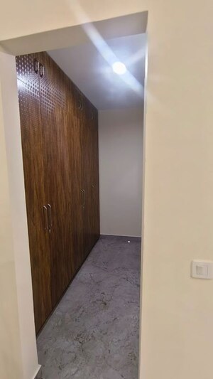 Furnished Amenities in 4 BHK Builder Floor at Sector 23 – for Rent