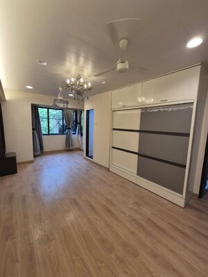 Room in 1 BHK Apartment at Breach Candy – for Rent