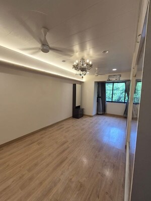 Room in 1 BHK Apartment at Breach Candy – for Rent