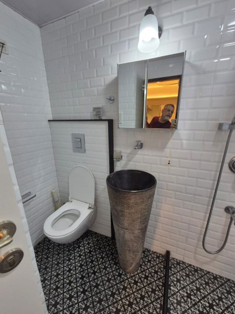 Bathroom, breach candy 1 Bedroom 700 Sq.Ft. Apartment In Breach Candy Mumbai 10610885