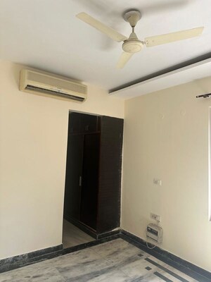 Room in 3 BHK Builder Floor at Sector 22 – for Rent