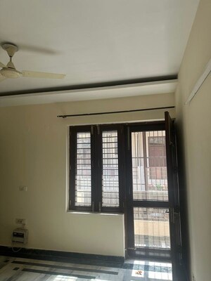Room in 3 BHK Builder Floor at Sector 22 – for Rent