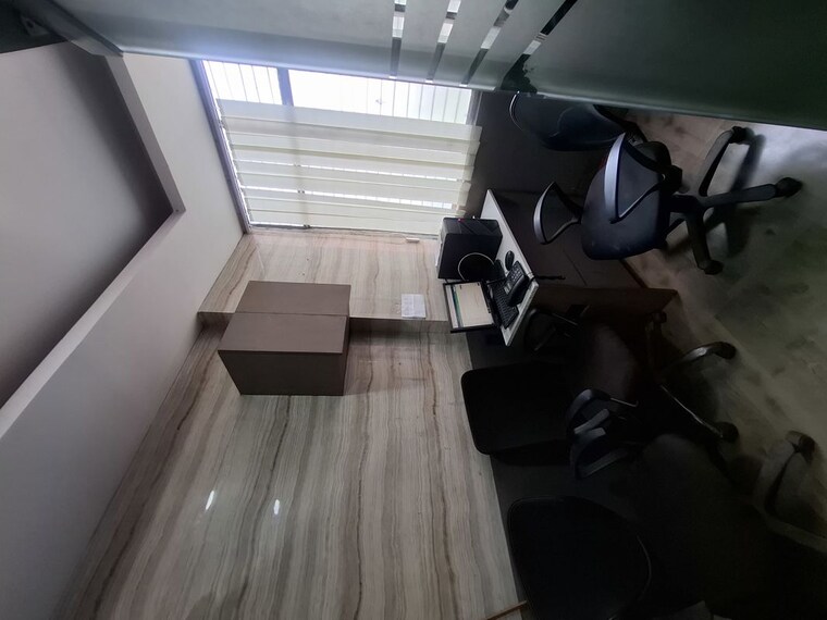 Team Area, netaji subhash place Commercial Office Space 300 Sq.Ft. In Netaji Subhash Place Delhi 10610896