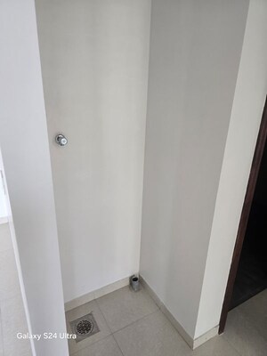 Room in 2 BHK Apartment at Marathon Monte South, Byculla West – for Rent