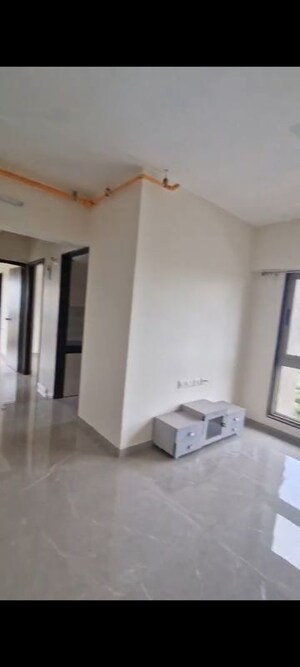 Room in 2 BHK Apartment at Veena Smart Homes, Kandivali West – for Rent
