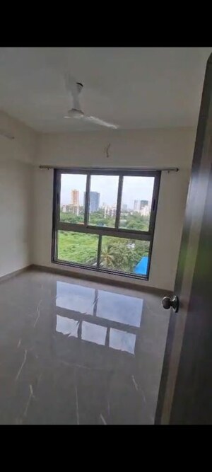 Room in 2 BHK Apartment at Veena Smart Homes, Kandivali West – for Rent