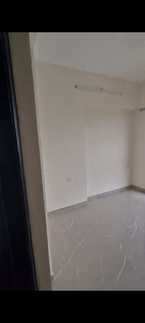 Room in 2 BHK Apartment at Veena Smart Homes, Kandivali West – for Rent
