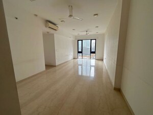 Room in 2 BHK Apartment at Lodha The Park, Worli – for Rent