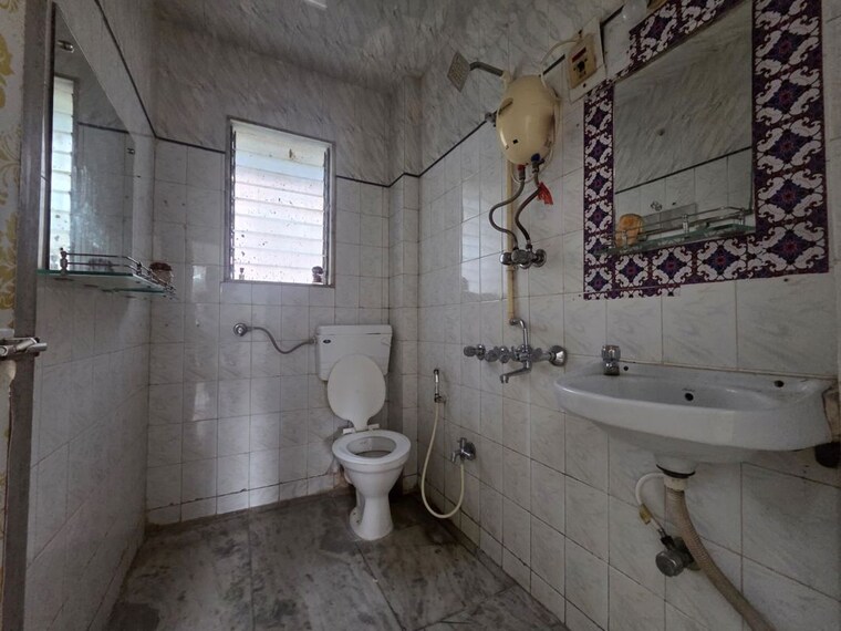 Bathroom, gokuldham-complex 3 Bedroom 1400 Sq.Ft. Apartment In Goregaon East Mumbai 10610925