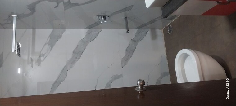 Bathroom, new rajinder nagar 3 Bedroom 125 Sq.Yd. Builder Floor In New Rajinder Nagar Delhi 10610941