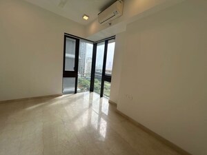 Room in 3 BHK Apartment at Lodha The Park, Worli – for Rent