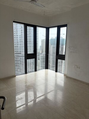 Room in 3 BHK Apartment at Lodha The Park, Worli – for Rent