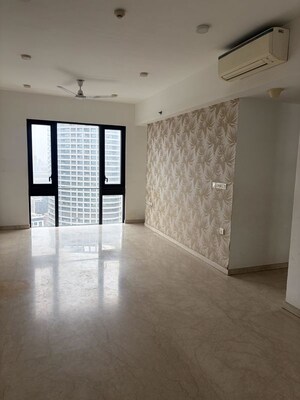 Room in 3 BHK Apartment at Lodha The Park, Worli – for Rent