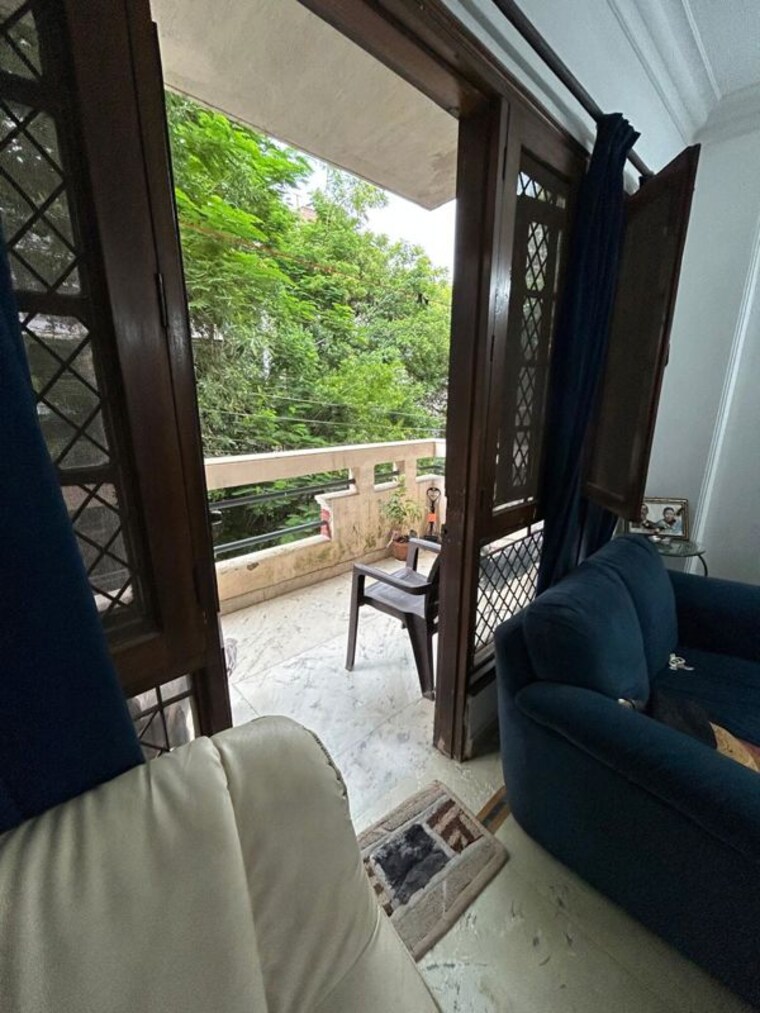Living Room, chittaranjan park 3 Bedroom 1400 Sq.Ft. Builder Floor In Chittaranjan Park Delhi 10610970