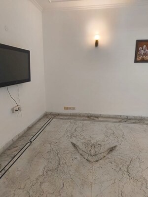 Room in 3 BHK Builder Floor at Greater Kailash I – for Rent