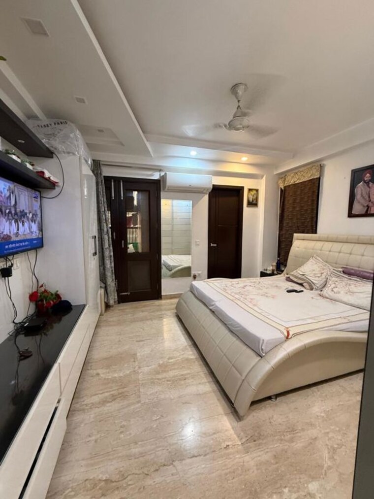 Bedroom, kalkaji 3 Bedroom 1800 Sq.Ft. Builder Floor In Kalkaji Delhi 10610983