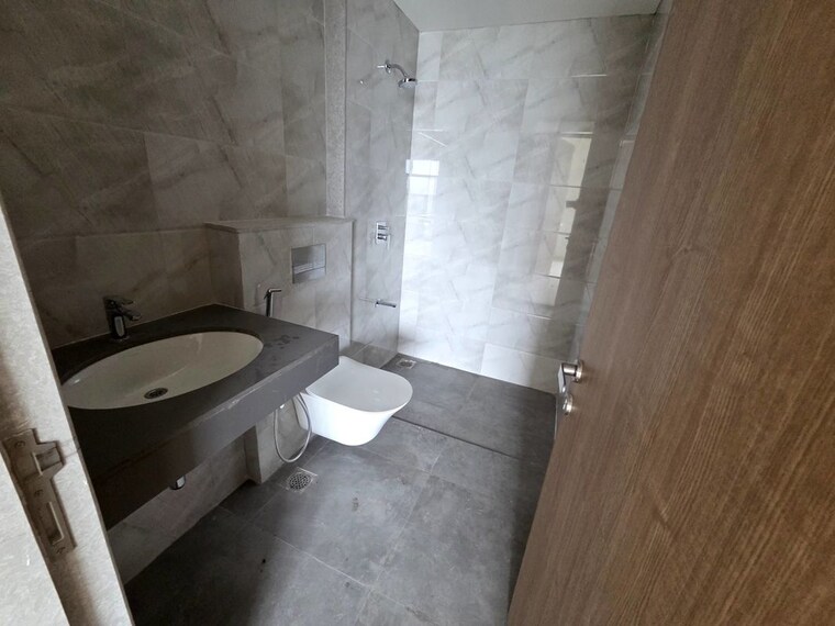 Bathroom, lodha-bellagio 3.5 Bedroom 1400 Sq.Ft. Apartment In Powai Mumbai 10611040